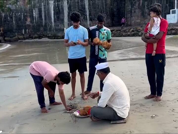 जिल्ह्यातील किनारपट्टी भागात मच्छिमार बांधवांनी समुद्र किना-यावर एकत्र येत हा सण मोठ्या उत्साहात साजरा केला.