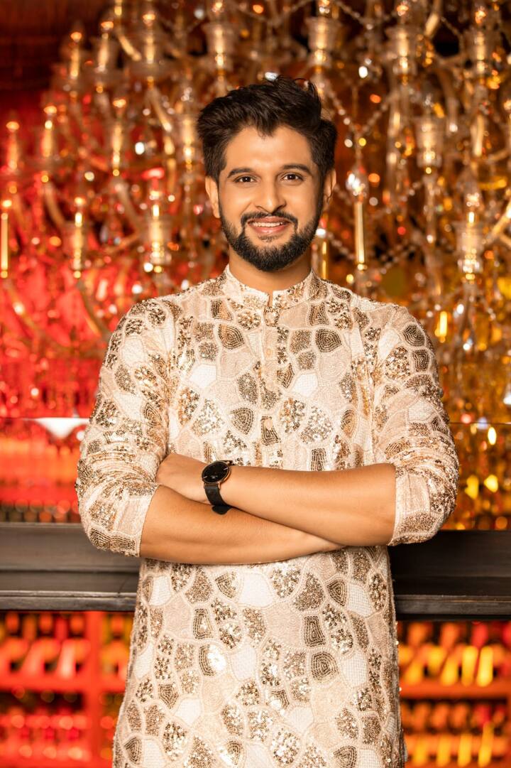 আর এই অনুষ্ঠানেই বসেছিল চাঁদের হাট। সৌরভ দাস ও অপরাজিতা আঢ্যর মত অভিনেতাদের দেখা মিলল এই শো'তে।