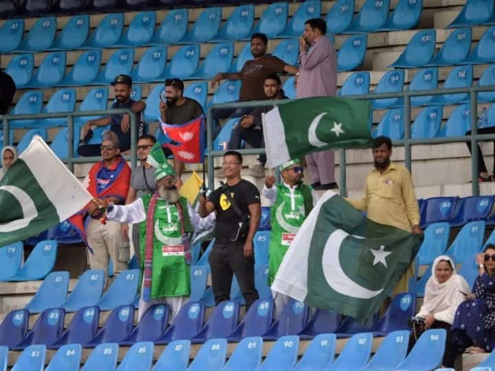 Social Media Fans Trolls PCB For Empty Multan Cricket Stadium Asia Cup 2023 Asia Cup 2023: पाकिस्तान के मैच में फैंस की दिलचस्पी नहीं! स्टेडियम में खाली पड़ी हैं कुर्सियां; सोशल मीडिया पर उड़ा मजाक