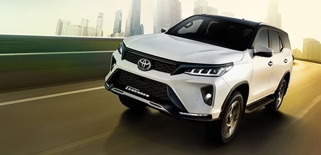 Toyota Legender की Fortuner? कोणती कार सर्वात बेस्ट? वाचा A to Z माहिती