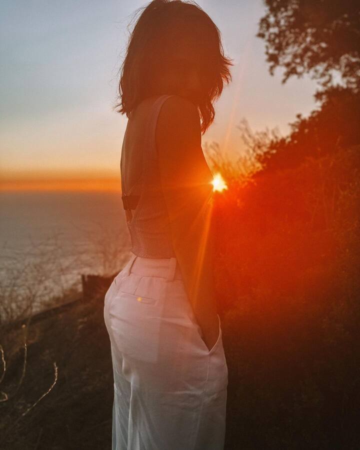 நடிகை சமந்தாவின் இந்த புகைப்படங்களை நெட்டிசன்கள் வைரலாக்கி வருகின்றனர்.