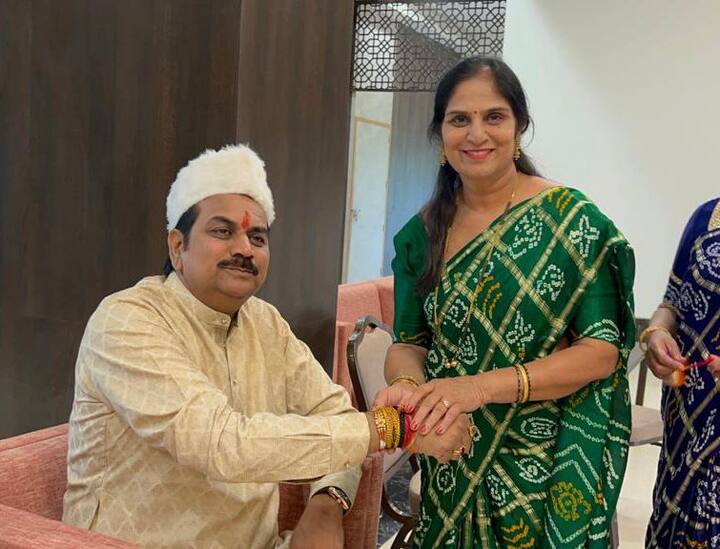 भाजप नेते हर्षवर्धन पाटील यांनी रक्षाबंधनाचा सण उत्साही आणि आनंदी वातावरणात साजरा केला.