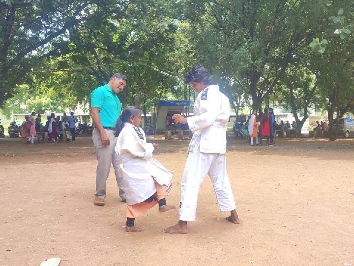 Salem Government College student won gold medal in National Para Championship Taekwondo competition TNN தேசிய பாரா சாம்பியன்ஷிப் டேக்வாண்டோ போட்டி; சேலம் அரசு கல்லூரி மாணவி தங்கம் வென்று அசத்தல்