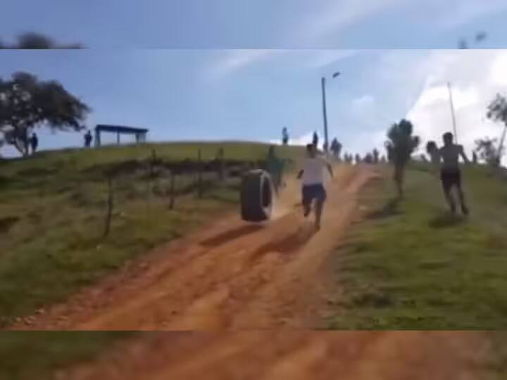 Viral Video: ਦੋਸਤ ਨਾਲ ਕਦੇ ਵੀ ਅਜਿਹਾ ਭੱਦਾ 'ਮਜ਼ਾਕ' ਨਾ ਕਰੋ, ਨਹੀਂ ਤਾਂ ਜਾ ਸਕਦੀ ਉਸਦੀ ਮੌਤ, ਦੇਖੋ ਵਾਇਰਲ ਵੀਡੀਓ never do this crude joke fun with friend he may die watch viral video Viral Video: ਦੋਸਤ ਨਾਲ ਕਦੇ ਵੀ ਅਜਿਹਾ ਭੱਦਾ 'ਮਜ਼ਾਕ' ਨਾ ਕਰੋ, ਨਹੀਂ ਤਾਂ ਜਾ ਸਕਦੀ ਉਸਦੀ ਮੌਤ, ਦੇਖੋ ਵਾਇਰਲ ਵੀਡੀਓ