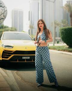 Neha Malik PHOTO: અભિનેત્રી નેહા મલિકને લેમ્બોર્ગીની સાથે આપ્યા કિલ્લર પોઝ