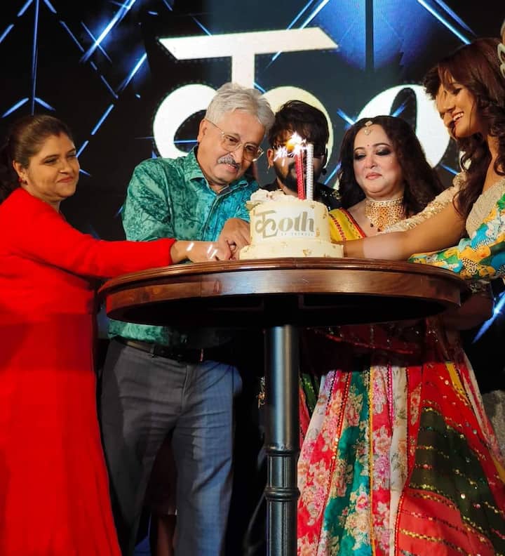 অনুষ্ঠানর শো স্টপার ছিলেন সৌরভ দাস ও অপরাজিতা আঢ্য।