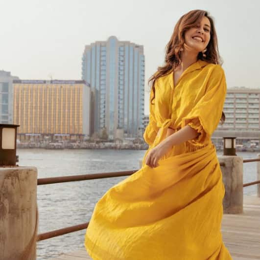 இவர் தமிழில் இமைக்கா நொடிகள் திரைப்படத்தின் மூலம் தமிழ் திரையுலகில் அறிமுகமானார்.