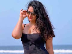 Poonam Bajwa Photos: బీచ్ లో 'బాస్' బ్యూటీ