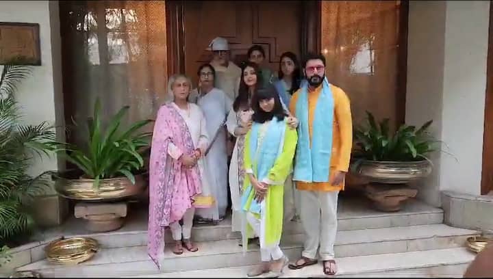 Mamata met Amitabh's family and took pictures with them in addition to tying a rakhi to the actor.