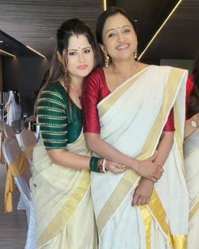 యాంకర్లతో  సుమ కనకాల ఓనం సంబరాలు