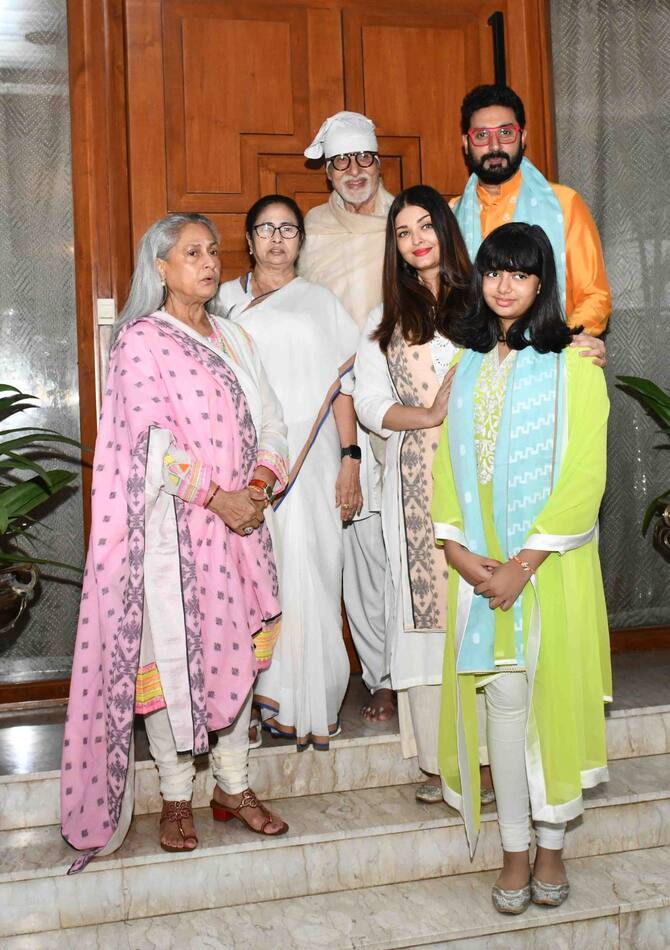 West Bengal Chief Minister Mamata Banerjee Tied Rakhi To Amitabh Bachchan See Photos Here | Amitabh-Mamata Rakhi: अमिताभ बच्चन को राखी बांधने पहुंचीं ममता बनर्जी, पत्नी जया और बेटे अभिषेक ने ...