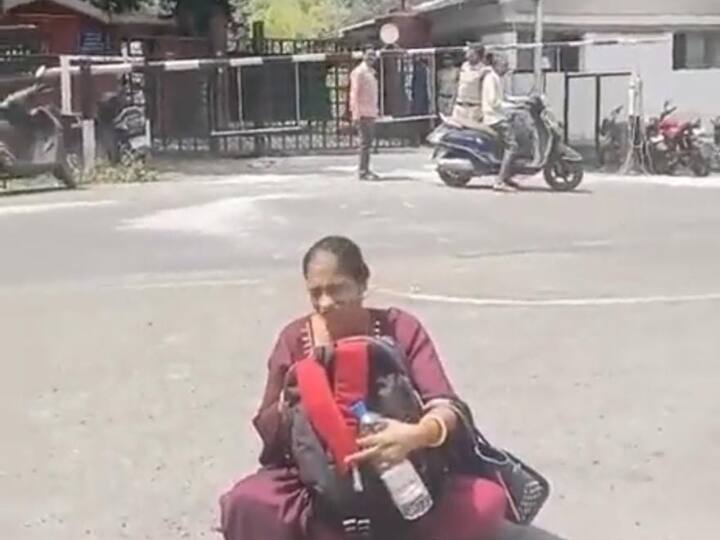 mp Contractor sits on dharna with wife in front of CM House threatens to commit suicide ANN MP News: सीएम हाउस के सामने पत्नी के साथ धरने पर बैठा ठेकेदार, भुगतान नहीं होने पर सुसाइड की दी चेतावनी