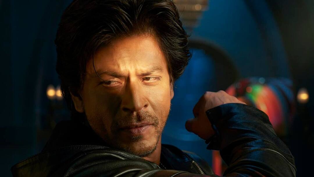 Shah Rukh Khan offered prayers revered Vaishno Devi shrine Jammu ahead of Jawan release watch Shah Rukh Khan: 'জওয়ান' মুক্তির আগে হঠাৎ মধ্যরাতে বৈষ্ণদেবী মন্দিরে পুজো দিতে হাজির শাহরুখ