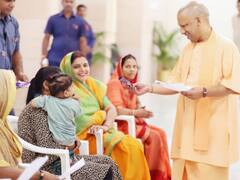 लखनऊ में जनता दर्शन में CM योगी बोले- 'परेशान करने वालों को नहीं बख्शेंगे', बच्चों को दी चॉकलेट