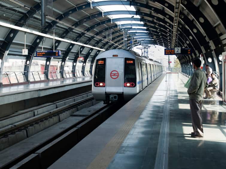 Rakshan Bandhan 2023 Delhi Metro Rail Corporation To Add Around 106 Extra Trains Use Travel Mobile App QR Code-Based Tickets Rakshan Bandhan 2023: Delhi Metro To Run Over 100 Extra Trips To Handle Festive Rush