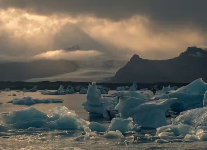 ચીનની યુનિવર્સિટી ઓફ વેસ્ટર્ન ઓન્ટારિયોના પ્રોફેસર જોશુઆ પીયર્સે કહ્યું છે કે બાળકો અને ભાવિ પેઢીઓને આપણે જે નુકસાન પહોંચાડી રહ્યા છીએ તેના માટે આપણા પગલાઓ જવાબદાર ગણી શકાય.