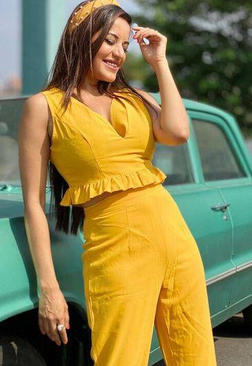 ਮੋਨਾਲੀਸਾ ਭੋਜਪੁਰੀ ਫਿਲਮਾਂ ਦਾ ਵੱਡਾ ਨਾਂ ਹੈ। ਉਹ ਭੋਜਪੁਰੀ ਸੁਪਰਸਟਾਰ ਖੇਸਰੀ ਲਾਲ ਯਾਦਵ ਨਾਲ ਵੀ ਕੰਮ ਕਰ ਚੁੱਕੀ ਹੈ।