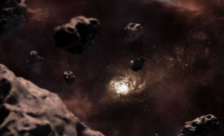 আবার লক্ষ লক্ষ এমন পাথরের টুকরোও রয়েছে, যা আয়তনে মাত্র ০.০৪ ইঞ্চি। সেগুলিকে টেনে ব্যাগে ভরাই লক্ষ্য ওই সংস্থার। এভাবেই মহাকাশে সাফাই অভিযান চালানোর পরিকল্পনা চলছে।