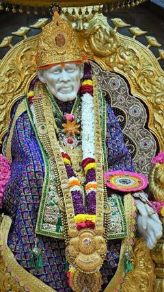 साईंच्या मंदिरात रक्षाबंधन!