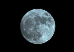Super Blue Moon: वाह! आकाश निळ्या चंद्राने उजळलं; फोटोतून पाहा चंद्राची सुंदर दृश्यं