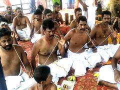 ஆவணி அவிட்டத்தை முன்னிட்டு மயிலாடுதுறை காவிரிக்கரையில் சிறப்பு வழிபாடு