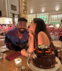 Hardik Pandya & Natasa : காதல் மனைவியுடன் ஹர்திக் பாண்டியா..!