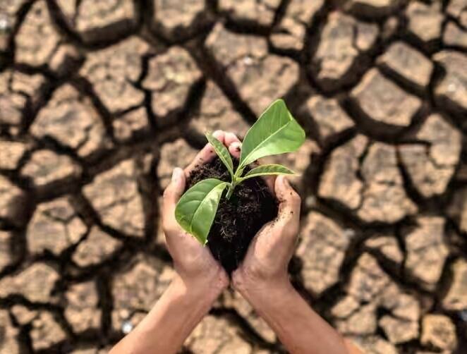 આ અભ્યાસમાં જ એવું કહેવામાં આવ્યું છે કે જો વૈશ્વિક તાપમાનમાં વધારો બે ડિગ્રી સેલ્સિયસ સુધી પહોંચે છે તો ક્લાઈમેટ ચેન્જને કારણે એક અબજ લોકોના મોત થઈ શકે છે.