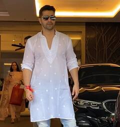 એરપોર્ટ પર આ લૂકમાં જોવા મળી ઉર્વશી અને માનુષી છિલ્લર, પુનિત મલ્હોત્રાના ઘરે સ્પોર્ટ થયો વરુણ ધવન