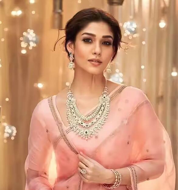 તમને જાણીને નવાઈ લાગશે કે નયનતારા એક ફિલ્મ માટે 5 થી 10 કરોડ રૂપિયા ફી લે છે. આ જ કારણ છે કે આજે નયનતારા લક્ઝરી લાઈફ જીવે છે