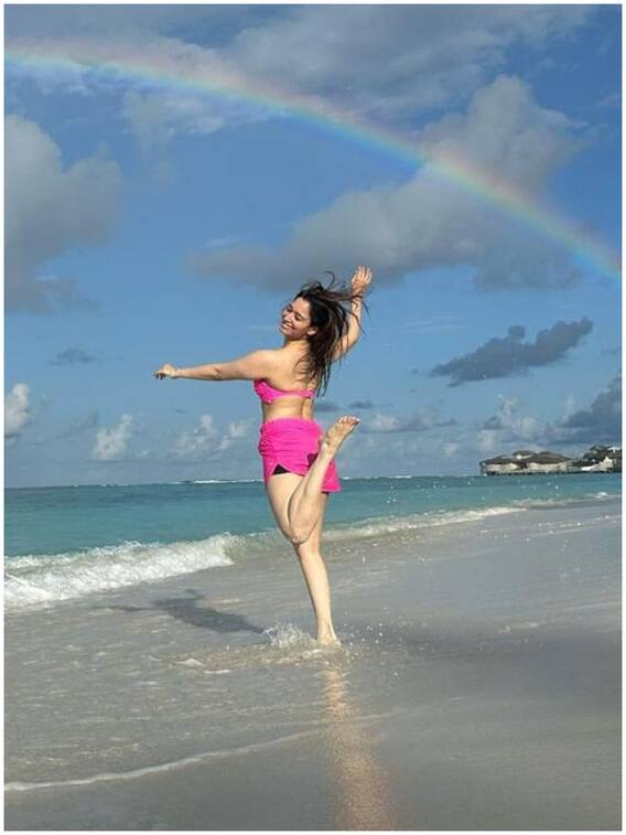 ఆకాశంలో హరివిల్లు, తీరంలో తమన్నా అందాల జల్లు