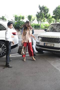 Shilpa Shetty Spotted With Husband Raj Kundra At The Airport