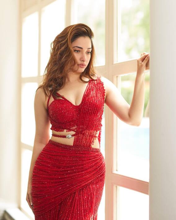 ब्वॉयफ्रेंड विजय वर्मा के साथ मालदीव वेकेशन पर गईं Tamannaah Bhatia ने शेयर कीं ऐसी पिक्चर्स, रेत से खेलती आईं नज़र