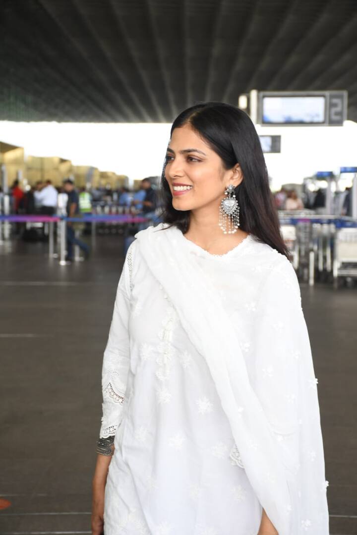இந்த புகைப்படங்கள் இணையத்தில் வைரலாகி வருகிறது.