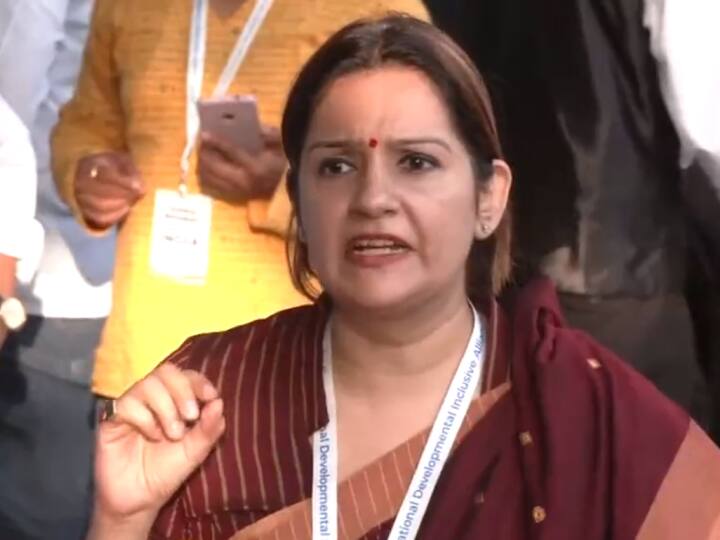 Parliament Special Session Priyanka Chaturvedi Arvind Sawant Slams BJP Center Government and Mention Ganesh Chaturthi Parliament Special Session: संसद का विशेष सत्र बुलाए जाने पर प्रियंका चतुर्वेदी बोलीं, 'गणेश चतुर्थी बड़ा त्योहार है, ऐसे में...'