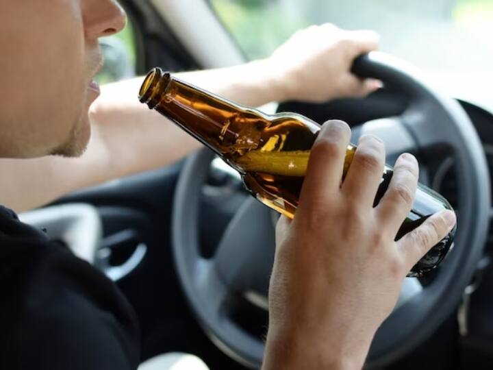 Do not drive your car when you are drunk to avoid heavy challan check the detail here Drink and Drive Challan: अगर आप भी कभी-कभार, अपनी कार को बना देते हैं 'BAR', तो जेब से जा सकते हैं रुपए कई हजार