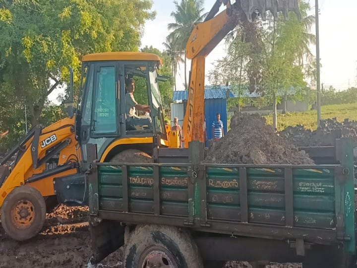 உசிலம்பட்டி அருகே சக்தி வாய்ந்த, சங்கிலிகருப்பு - சீலக்காரியம்மன் கோயிலில் புனரமைப்பு பணிக்கான பூமி பூஜை