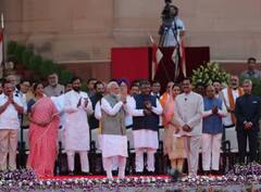 LokSabha Election : इंदिरा गांधीपासून ते अटलबिहारी वाजपेयींपर्यंत, याआधी देखील झाल्या आहेत वेळेआधी लोकसभेच्या निवडणुका