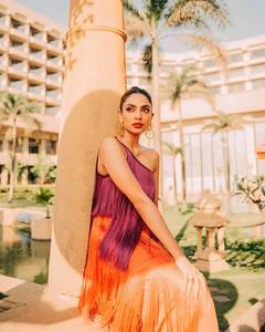 Made In Heaven2થી ચર્ચામાં આવેલી શોભિતા ધુલીપાલા એરપોર્ટ પર થઇ સ્પોટ, સ્ટાલિશ લૂકમાં નજર આવી, જુઓ તસવીરો