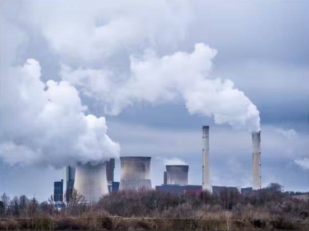 ਦੱਸਿਆ ਜਾ ਰਿਹਾ ਹੈ ਕਿ ਇਸ ਦੇ ਲਈ ਤੇਲ ਤੇ ਗੈਸ ਉਦਯੋਗ 40 ਫੀਸਦੀ ਤੋਂ ਜ਼ਿਆਦਾ ਕਾਰਬਨ ਨਿਕਾਸੀ ਲਈ ਜ਼ਿੰਮੇਵਾਰ ਹੈ, ਜਿਸ ਨਾਲ ਕਰੋੜਾਂ ਲੋਕਾਂ ਦੀ ਜ਼ਿੰਦਗੀ ਪ੍ਰਭਾਵਿਤ ਹੋ ਰਹੀ ਹੈ।