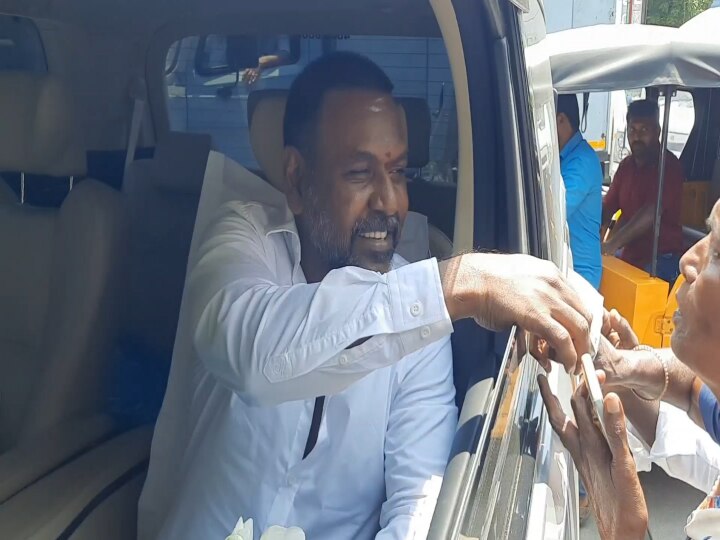 Raghava Lawrence : கையை நீட்டிய யாசகர்களுக்கு 500 ரூபாய்.. காஞ்சிபுரம் வந்த ராகவா லாரன்ஸ் சாமி தரிசனம்