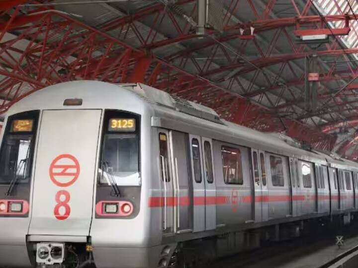 Delhi Metro Man arrested for objectionable act with minor girl arrested by Delhi Police Delhi Metro: दिल्ली मेट्रो में एक शख्स ने की आपत्तिजनक हरकत, नाबालिग के साथ हुआ ये काम, आरोपी गिरफ्तार