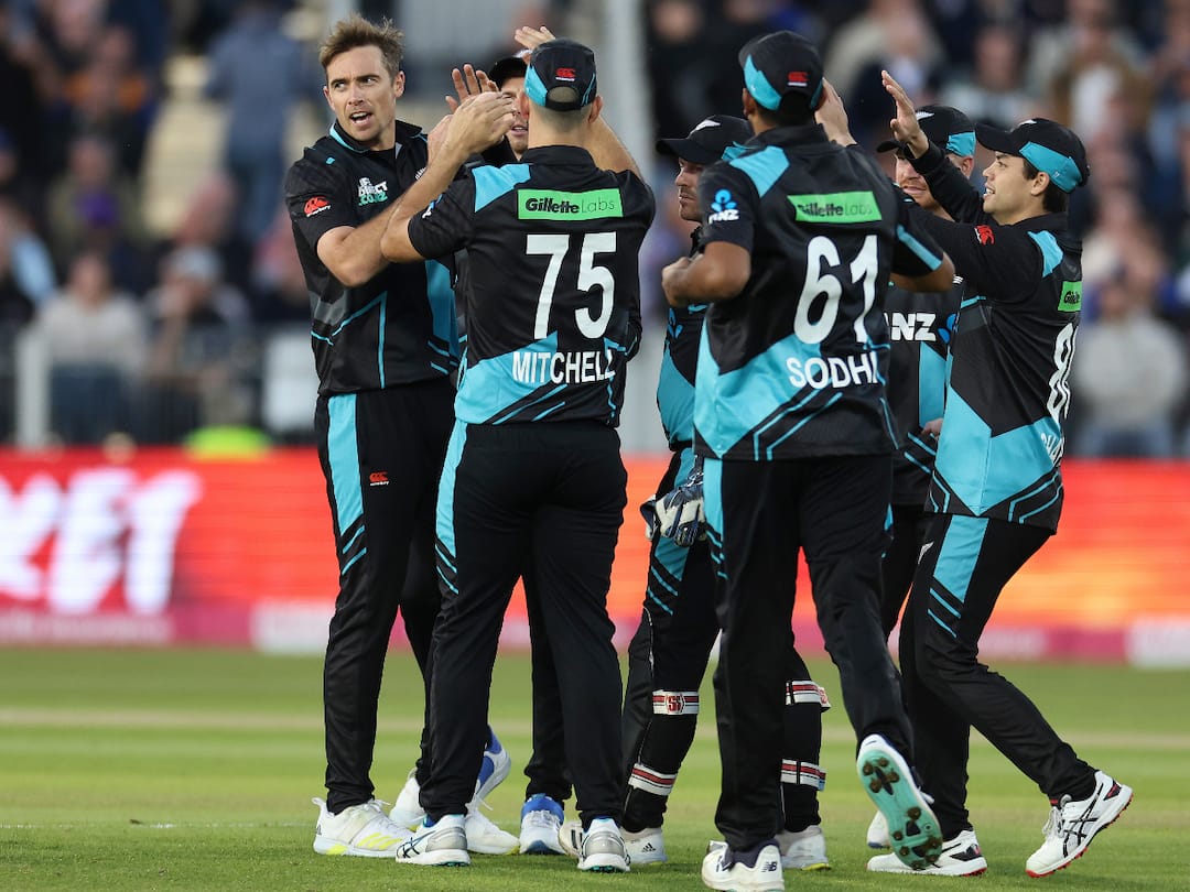 Highest Wicket-Taker in T20I: అరుదైన ఘనత సాధించిన కివీస్ స్టార్ పేసర్ - అయినా ఓడిన న్యూజిలాండ్ New Zealand Tim Southee Pips Shakib Al Hasan to Become Highest Wicket-Taker in T20I Highest Wicket-Taker in T20I: అరుదైన ఘనత సాధించిన కివీస్ స్టార్ పేసర్ - అయినా ఓడిన న్యూజిలాండ్