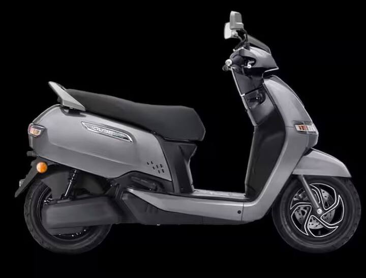 ਦੂਜਾ ਇਲੈਕਟ੍ਰਿਕ ਸਕੂਟਰ TVS ਦਾ iQube ਹੈ। ਇਸ ਵਿੱਚ 3.04 kWh ਦਾ ਬੈਟਰੀ ਪੈਕ ਹੈ, ਜਿਸਦੀ ਰਾਈਡਿੰਗ ਰੇਂਜ 75 ਕਿਲੋਮੀਟਰ ਹੈ ਅਤੇ ਟਾਪ ਸਪੀਡ 78 ਕਿਲੋਮੀਟਰ ਪ੍ਰਤੀ ਘੰਟਾ ਹੈ। ਇਸ ਦੀ ਕੀਮਤ 1,05,274 ਰੁਪਏ ਐਕਸ-ਸ਼ੋਰੂਮ ਹੈ।