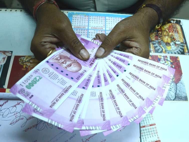Rule Change From September 1 Salary Rules Rs 2000 Note Free Aadhaar Update LPG News From Rs 2000 Note Deposit To Free Aadhaar Update: Personal Financial Deadlines In September