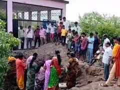 Chandrapur Shivling : चंद्रपुरातील चिमूरमध्ये नेरी इथे खोदकामात सापडले दोन शिवलिंग