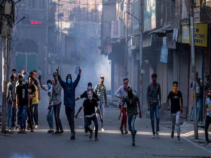 Terrorist instances have reduced by 45 percent compared from 2018 to 2023 in Jammu and Kashmir says Centre in Supreme court Kashmir Terror Incidents:  “ஜம்மு காஷ்மீரில் பயங்கரவாதம், கலவரம் குறைந்துள்ளது” - உச்சநீதிமன்றத்தில் புள்ளிவிவரம் சொன்ன மத்திய அரசு