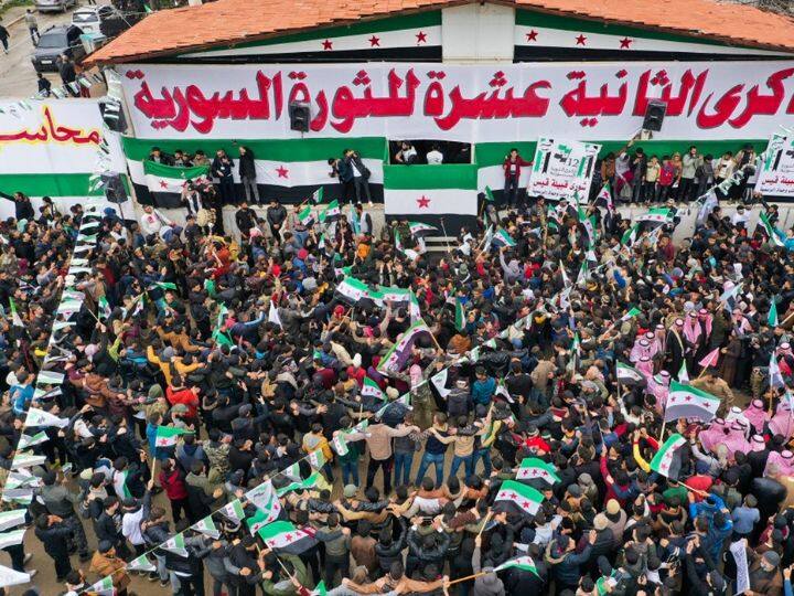 Syria Protest Against Rising Inflation Economy Turmoil President Bashar al Assad Protest in Syria: क्या इस अरब मुल्क में अब होगा तख्तापलट? 'तानाशाह' के खिलाफ सड़कों पर उतरा लोगों का हुजूम