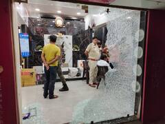 आरा में मार्बल दुकान पर ताबड़तोड़ फायरिंग, हमले में बाल-बाल बचे दुकानदार और दूकान पर बैठे लोग