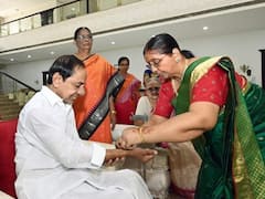 ఫోటోలు: ప్రగతి భవన్‌లో రాఖీ వేడుకలు, సోదరీమణుల ఆశీర్వాదం తీసుకున్న సీఎం కేసీఆర్