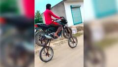 Viral Video: ਪਹੀਆ ਥੱਲੇ ਪਹੀਆ ਰੱਖ ਕੇ ਬਣਾ ਦਿੱਤੀ 4 ਪਹੀਆ ਬਾਈਕ.. ਜੁਗਾੜ ਦੇਖ ਲੋਕਾਂ ਨੇ ਕਿਹਾ - ਹੇਠਾਂ ਕਿਵੇਂ ਆਵੇਗਾ ਭਾਈ?